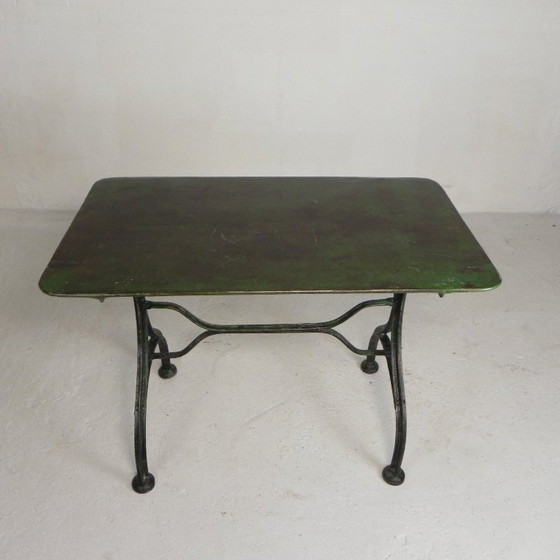 Image 1 of Table de bistro en acier, table de jardin à profil en T incurvé, années 1950