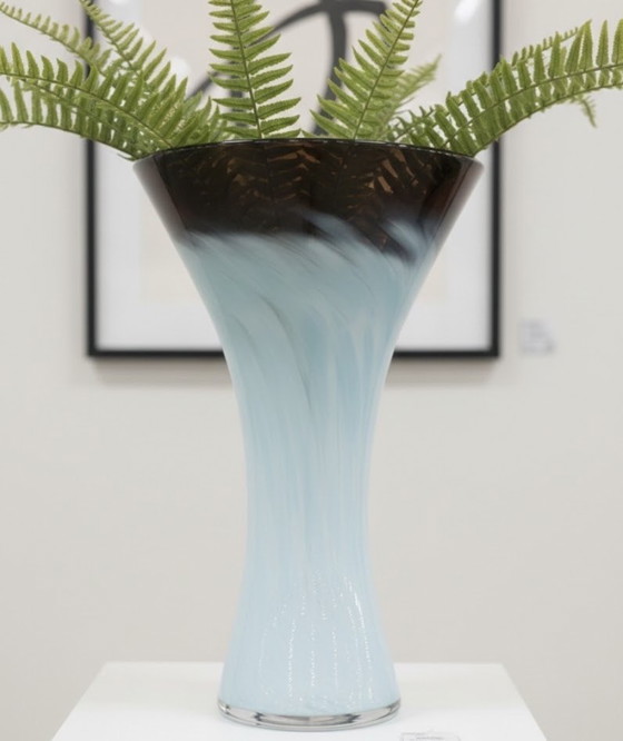 Image 1 of Magnifique vase en verre d'art de style Murano - Bleu ciel et écaille de tortue