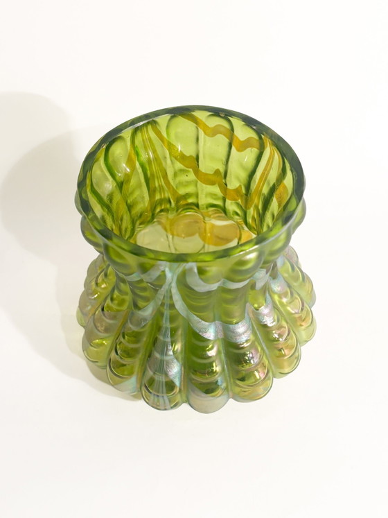 Vase Loetz en verre vert irisé et argenté des années 1950 – Glass (photo 2 of 11)