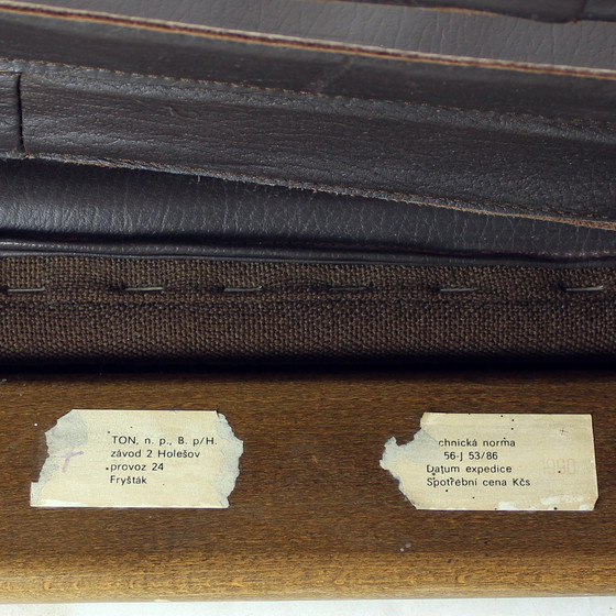 Image 1 of Sofá de dos plazas de nogal y cuero de Boris Hála para Ton, 1986