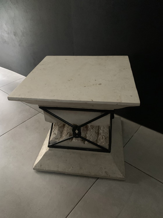 Image 1 of Travertin en ijzeren sokkeltafel met "gebroken" ontwerp