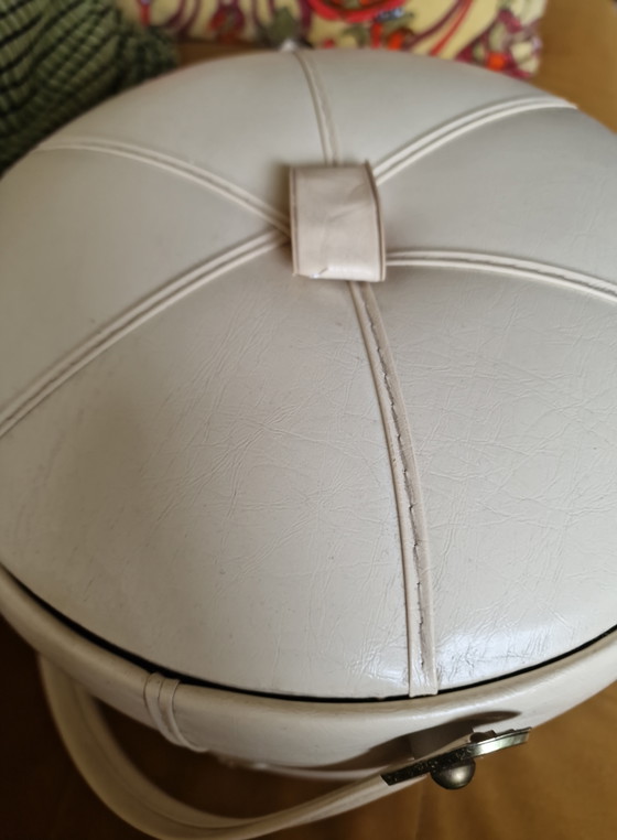 Pouf da cucito, vintage, in similpelle – Oggetti decorativi, Mdf, Plastic (photo 2 of 9)