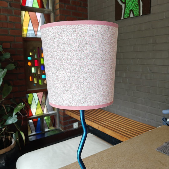 Image 1 of Lámpara de mesa de estilo Memphis posmoderno con pantalla floral