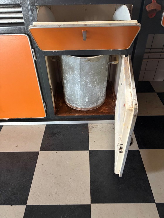 Cucina del dopoguerra, Piano Marshall, 1950 – Credenze alte, Metallo (photo 7 of 10)