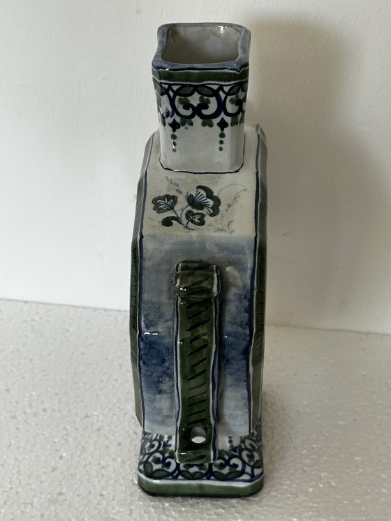 Image 1 of Vaso ottagonale, fine XIX secolo, in stile Delft - marchio non identificato