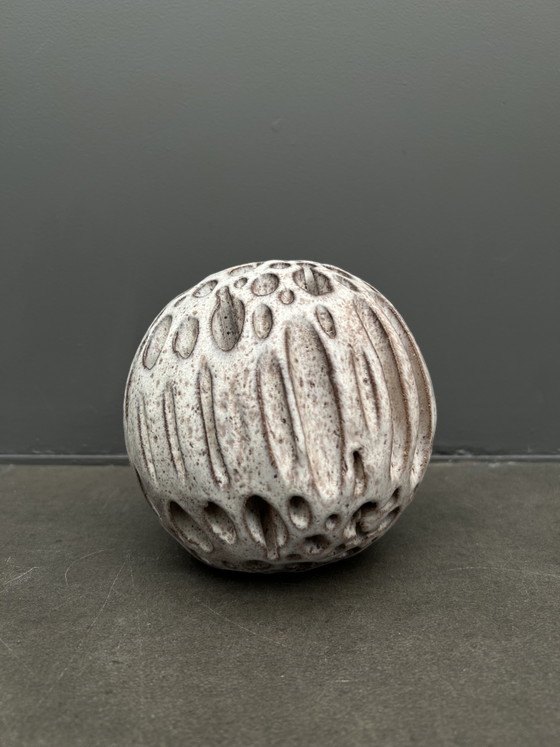 Image 1 of Scultura in ceramica “Sfera” di Alessio Tasca - anni '70