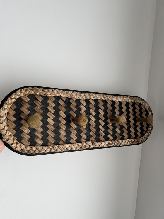 Image 1 of Wandgarderobe aus schwarz-braunem geflochtenem Holz und Bast