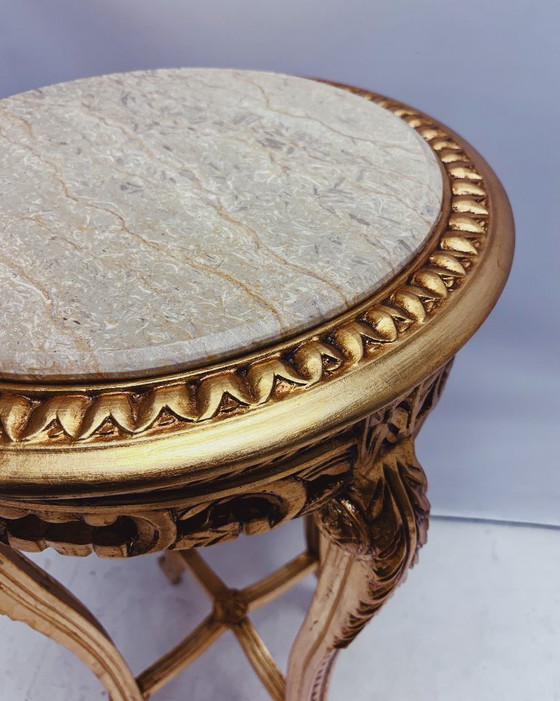 Tavolino dorato con piano rotondo in marmo – Green Square Antiques, Tavolini, Marble, Vintage (photo 8 of 8)