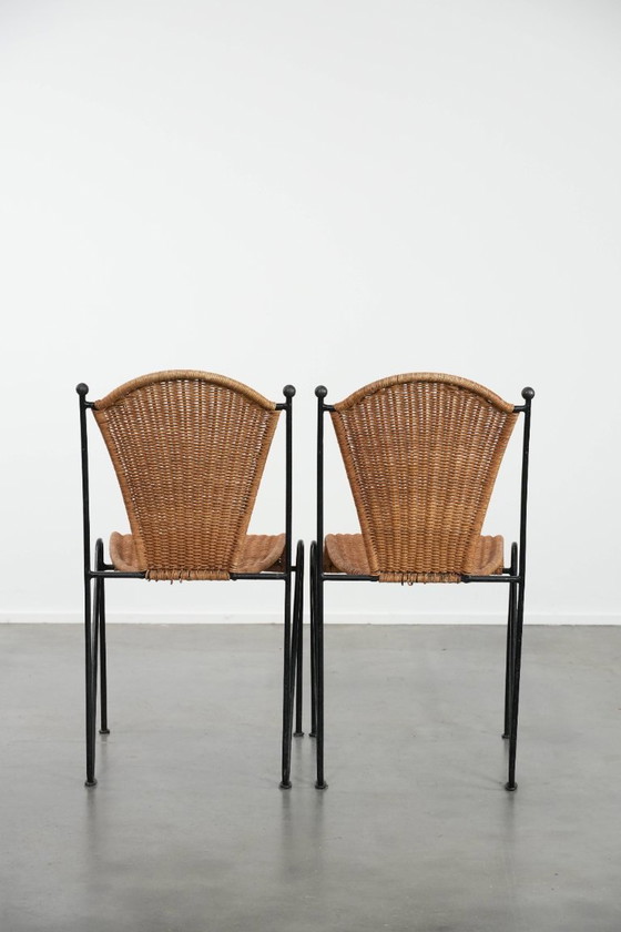 Image 1 of 2x Vintage design eetkamerstoelen van Frederick Weinberg met een gietijzeren frame
