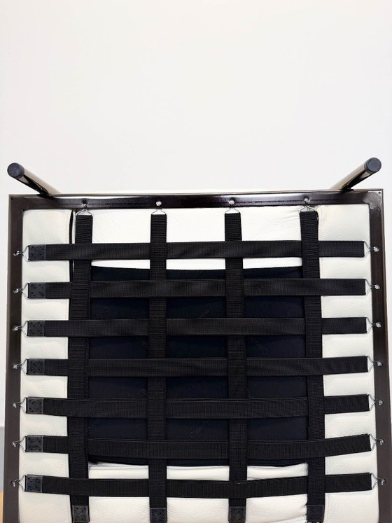 Lc2 Chair Ivory Leather, Le Corbusier, Cassina, Charlotte Perriand Seats – Sillones, Metal (photo 9 of 12)