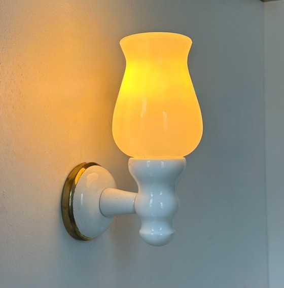 Image 1 of Lampada da parete vintage in legno dipinto e opalino, Francia, 1980