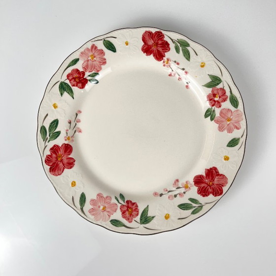 Image 1 of Set di 8 piatti grandi Cameo Florals Malaysia porcelain,1970-90