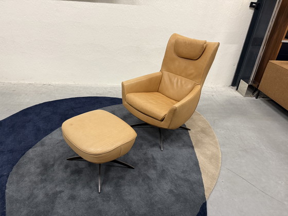 Image 1 of Poltrona relax Jori Griffon con pouf in pelle Lotila