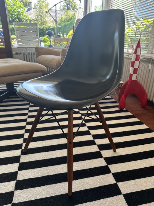 Eames Fiberglass Chair DSW stoel Elephant Grey
