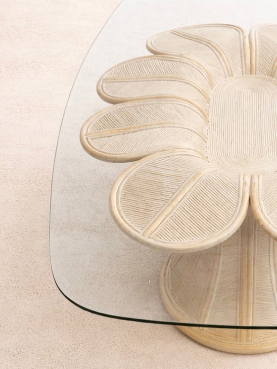 Image 1 of Grote Hollywood Regency eettafel in “pencil reed” rotan met afgeschuind glas, jaren 80