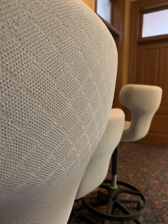 Image 1 of 4x Vitra Pivot Barhocker, hellgrau