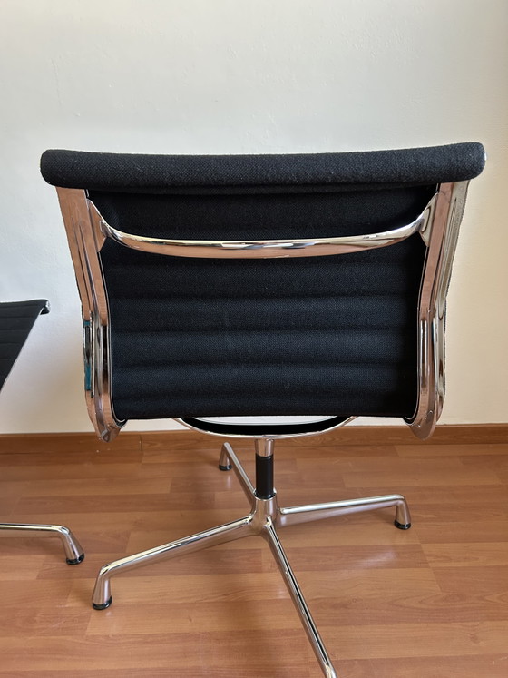 Image 1 of 2 x Vitra Eames EA 108 Drehstühle