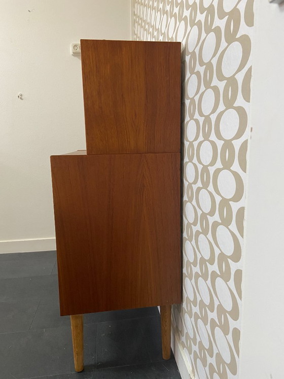 Image 1 of Kast met schuifdeuren, lade en opzetgedeelte van Aejm Møbler