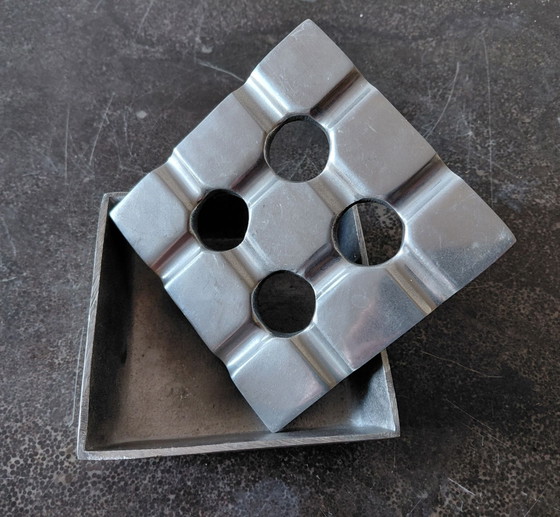 Brutalistische aluminium asbak / grid ashtray – Decoratieve objecten (photo 3 of 5)