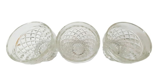 Image 1 of Set di 3 bicchieri in vetro taglio diamante in cristallo vintage, altezza 8 cm e diametro 8,5 cm