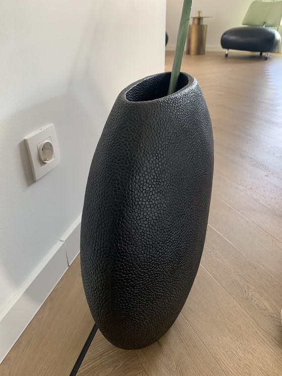 Image 1 of Stijlvolle grote zwarte vaas