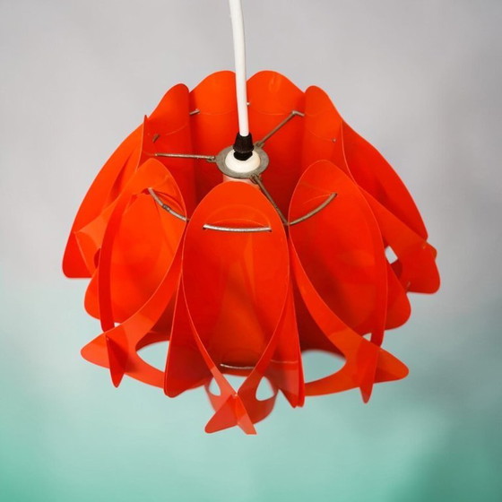 Image 1 of Suspension géométrique rouge en acrylique de style origami, style moderne du milieu du siècle, années 1970