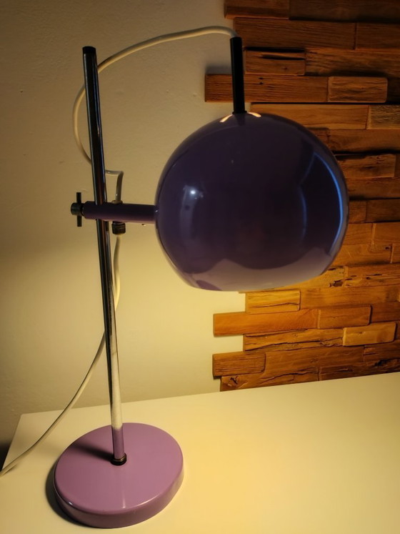 Lámpara de mesa con forma de ojo morado de la era espacial – Lámparas de mesa, Metal, Chrome (photo 9 of 12)