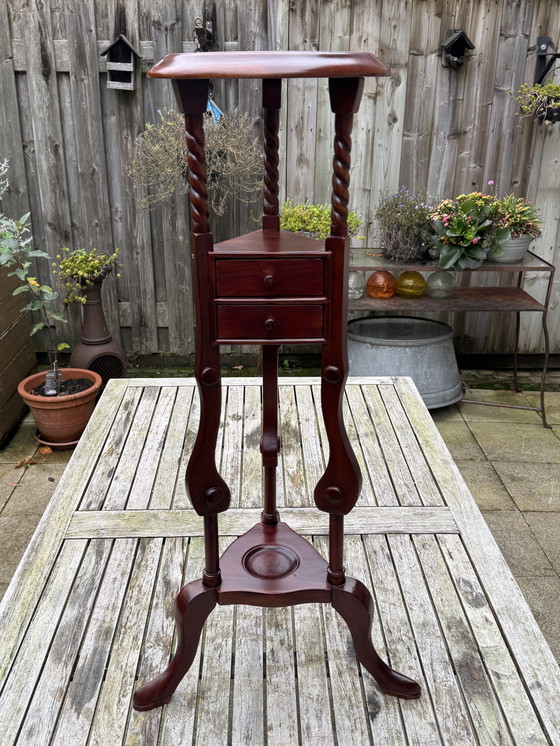 Image 1 of Table d'appoint en teck fin – une sculpture fonctionnelle