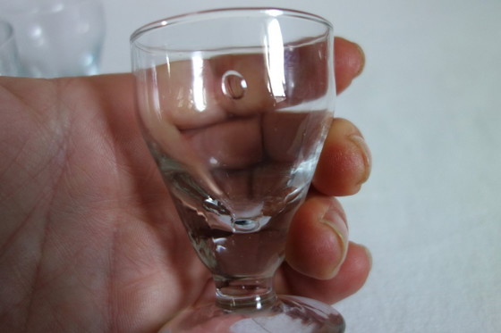 Image 1 of 5 petits verres anciens à absinthe