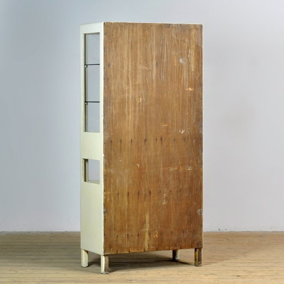 Image 1 of Armoire médicale en bois des années 1930
