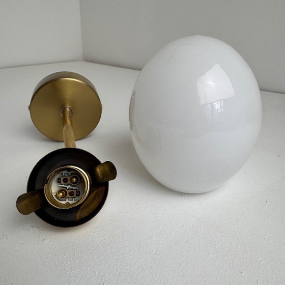 Image 1 of Applique da parete vintage antica in ottone e opalino