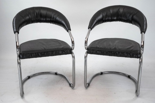 Een paar stoelen van chroom en kunstleer van Giotto Stoppino. Italië, jaren 70.