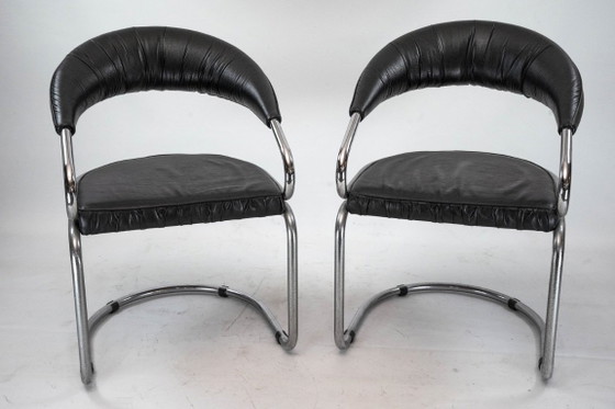 Image 1 of Een paar stoelen van chroom en kunstleer van Giotto Stoppino. Italië, jaren 70.