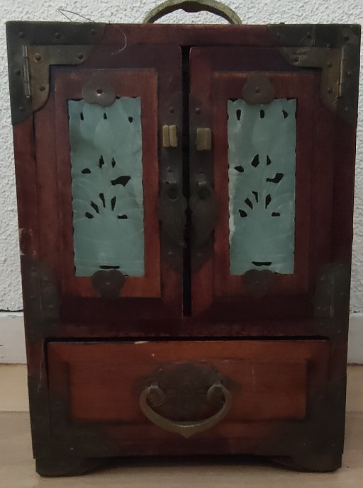 Joyero chino antiguo – Madera de palisandro y paneles de jade tallados a mano – decoratieve objecten, Brass, Wood