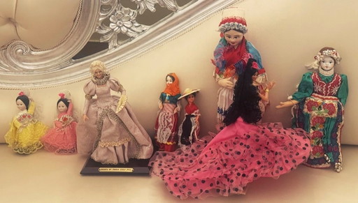 8 poupées de collection
