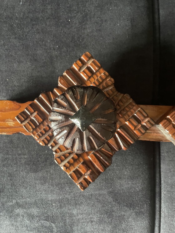 Image 1 of Primitiv Brutalistischer Kleiderständer aus Holz