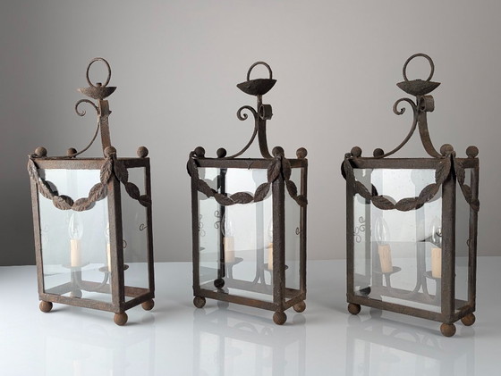 Image 1 of Lanterna in ferro battuto con pannelli in vetro, motivi fogliati