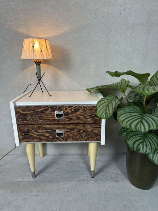 2x Vintage nightstand / chest of drawers