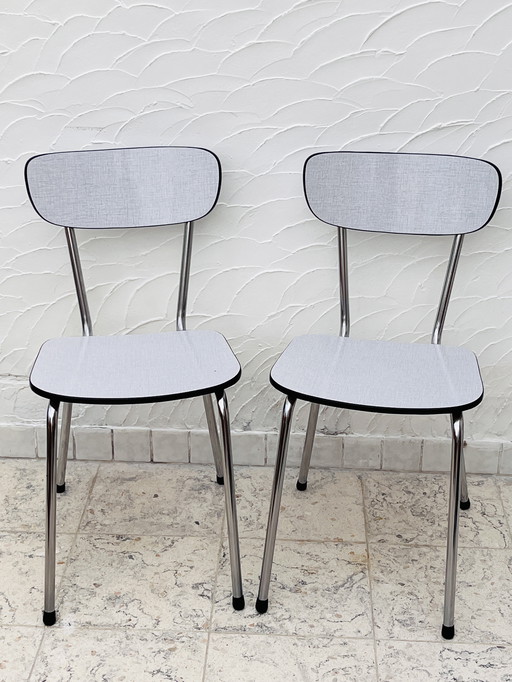 Twee Formica stoelen