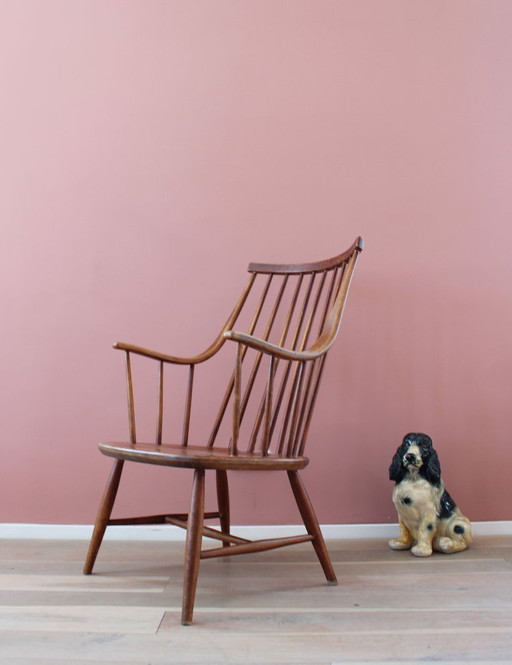 Silla de madera vintage con husos - Lena Larsson - Nesto. Silla de diseño escandinavo.