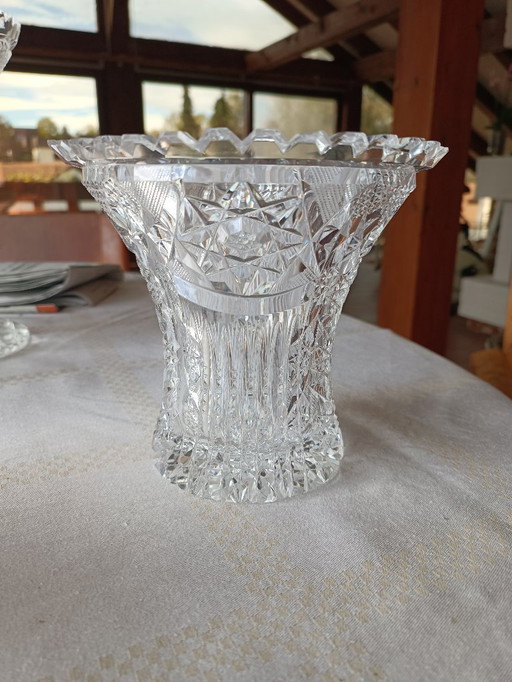 Vase en verre taillé anglais