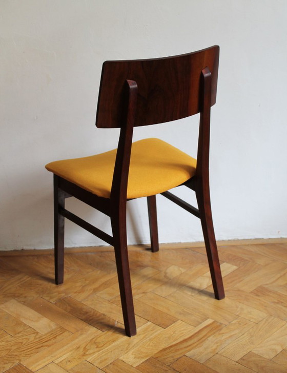 Rara sedia da pranzo scandinava di metà secolo degli anni '60 – Noce e senape – Sedie da pranzo, Textile (photo 7 of 16)