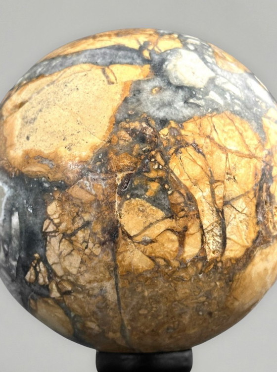 Image 1 of Par de esferas de jaspe Maligano: escultura mineral sobre pedestales.