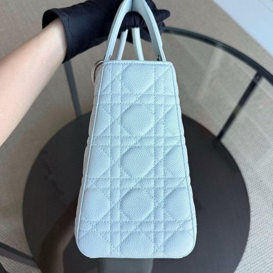 Image 1 of DIOR LADY MEDIUM CAVIALE - CANNAGE BIANCO GHIACCIO BLU GHIACCIO ACCESSORI ARGENTO