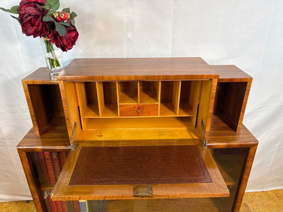 Vintage Art Deco bureau uit de jaren 1930 van wortelnotenhout met vitrinekast – Schrijftafel met klep aan de (photo 3 of 12)