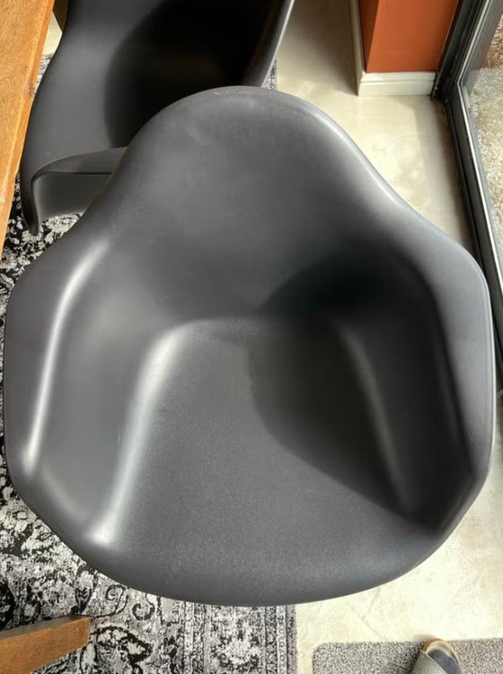 Image 1 of Silla Vitra DAR Eames