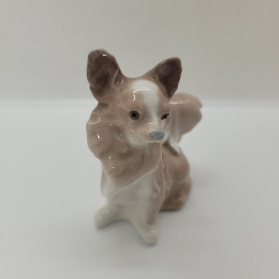 Image 1 of Beeldje ‘Papillon Dog’, geëmailleerd porselein, Lladró, 20e eeuw – Spanje