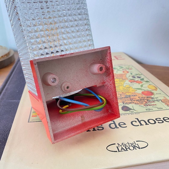 Image 1 of Coppia di applique vintage in plastica rossa e vetro trasparente