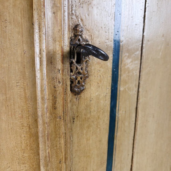 Image 1 of 18th-century Dutch Witwerk cabinet with original key and imitation Delft Blue decoration