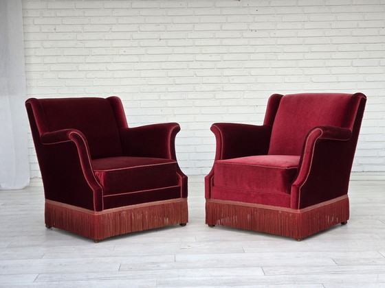 Image 1 of Fauteuil danois des années 1960, velours d'ameublement rouge cerise, bois de frêne, original